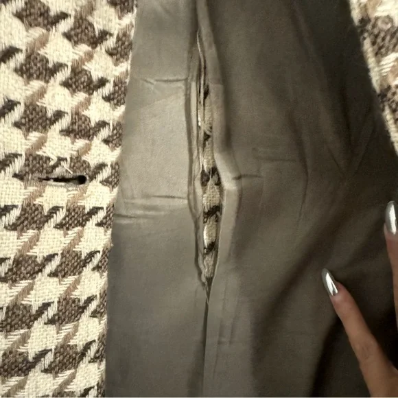 Charles Gray Classic Brown and Cream Coat with Houndstooth Pattern. Size… - Picture 15 of 17